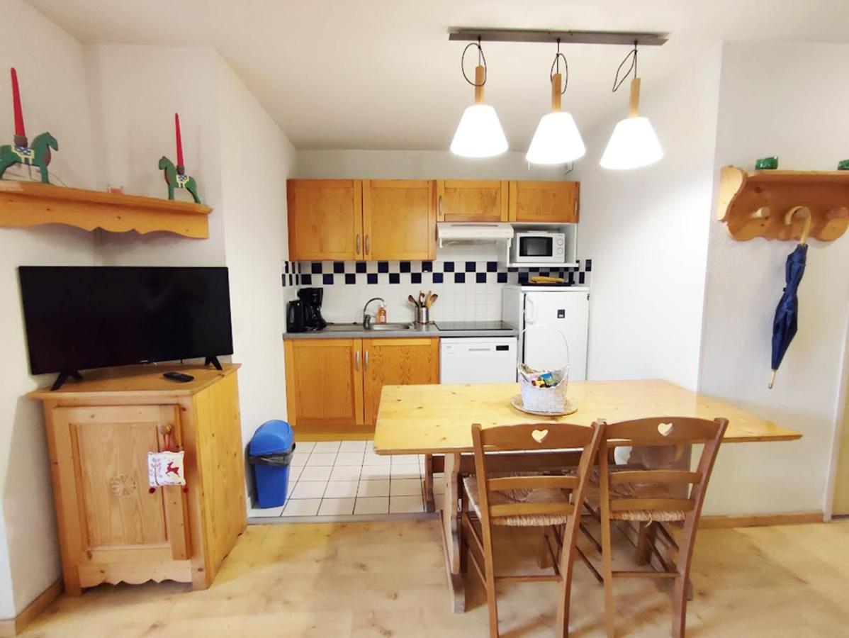 Le 102, T3 Pour 5 Personnes, Vue Montagne, Classe 2 Etoiles Nf, Parking, Piscine En Ete Bagnères-de-Luchon Exterior foto