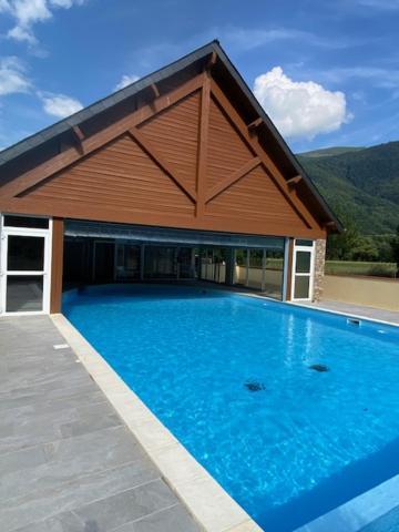 Le 102, T3 Pour 5 Personnes, Vue Montagne, Classe 2 Etoiles Nf, Parking, Piscine En Ete Bagnères-de-Luchon Exterior foto